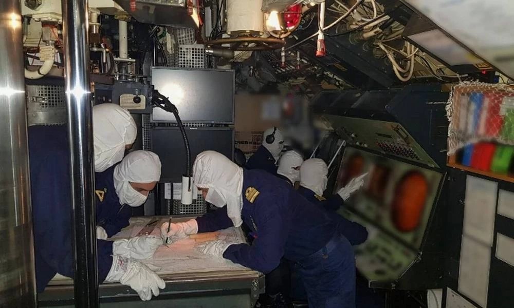 Εντυπωσιακές εικόνες: Βολή τορπίλης από το υποβρύχιο «Αμφιτρίτη»